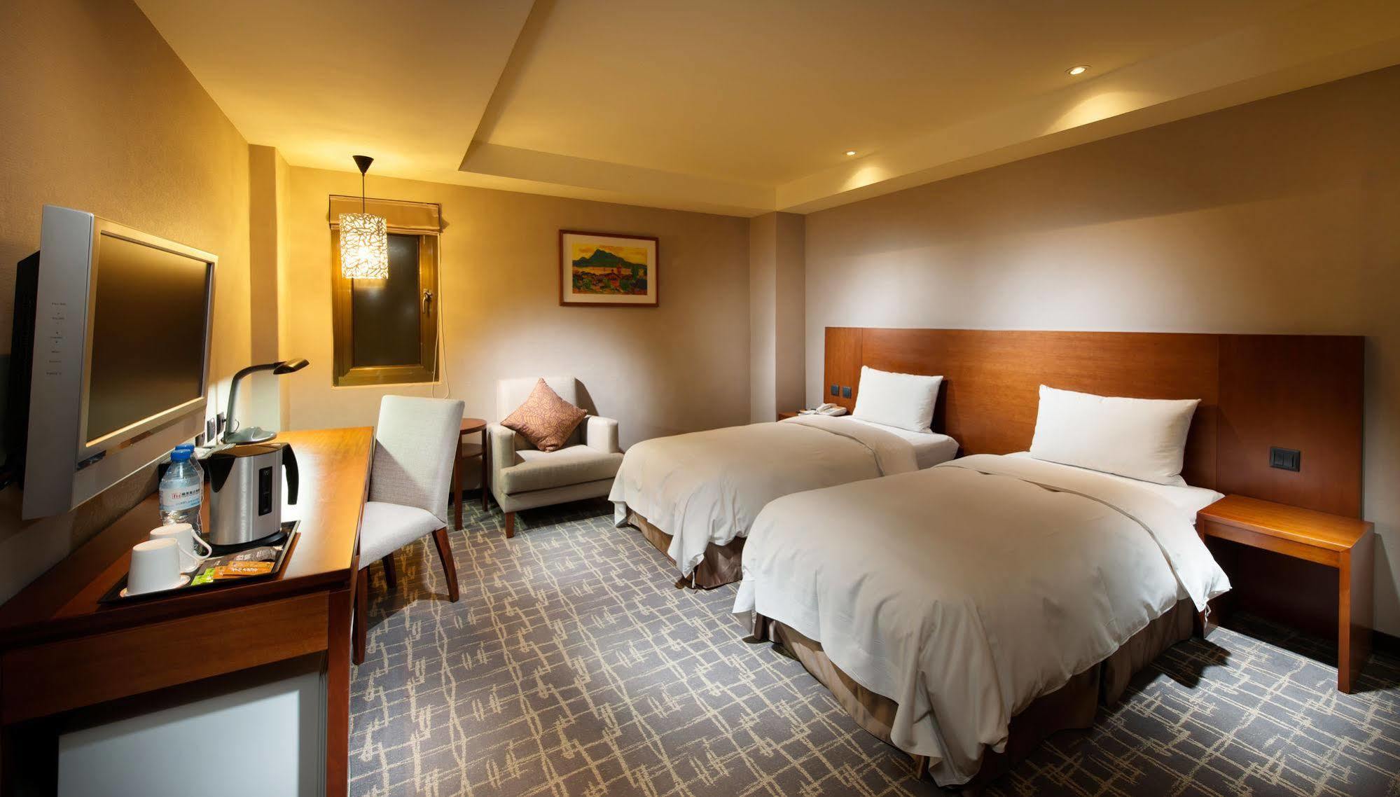 Rich & Free Hotel - Kaifeng 富逸旅趣-北車開封館 Taipei Dış mekan fotoğraf