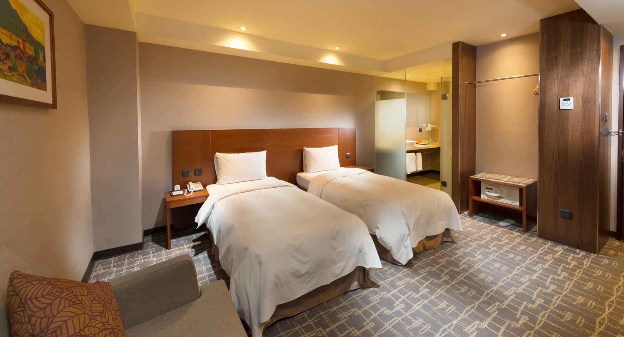 Rich & Free Hotel - Kaifeng 富逸旅趣-北車開封館 Taipei Dış mekan fotoğraf